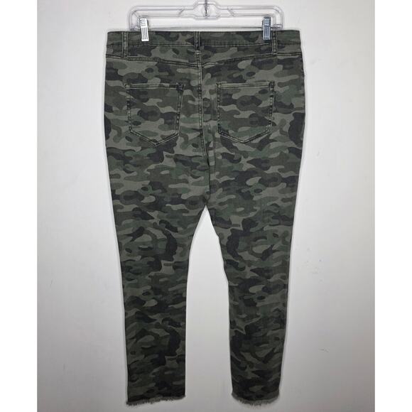 NWT Mudpie Rory green camouflage raw hem cotton blend pants jeans - medium - Picture 1 of 3